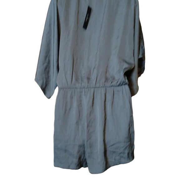 Lulus Romper Women's XS Short Sleeve Shorts Romper Elastic Waist V-Neck New - Picture 7 of 7